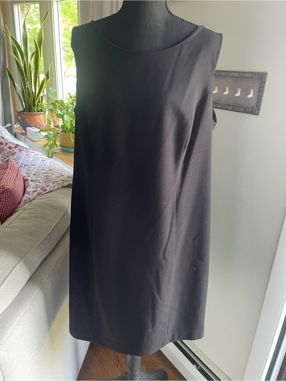 212 Collection Black Sleeveless Mini Shift Dress